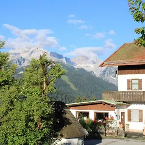 Guest house Pfeiffer Alm Am Sonnenhang Mit Blick Auf Zugspitze, Garmisch-Partenkirchen